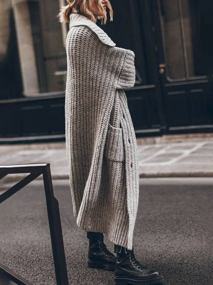 Lässiger Damen Oversize Cardigan mit Revers. Bequeme Herbst- & Wintermode für stilvolle Frauen.