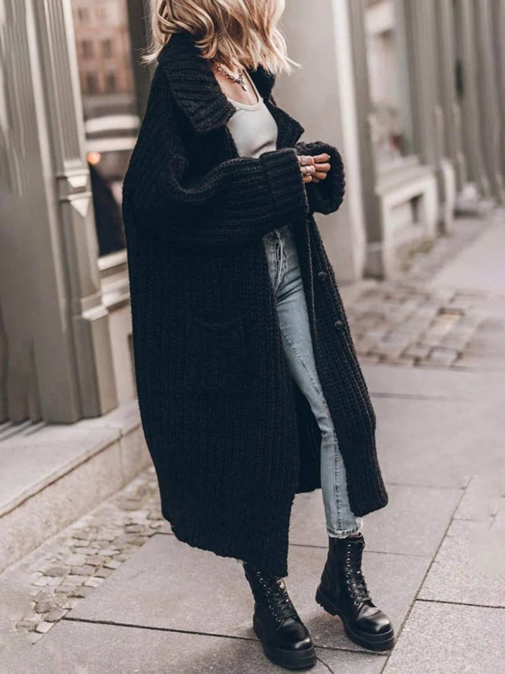 Moderner Damen Oversize Cardigan mit Revers. Gemütliche und lässige Strickjacke für Herbst/Winter.