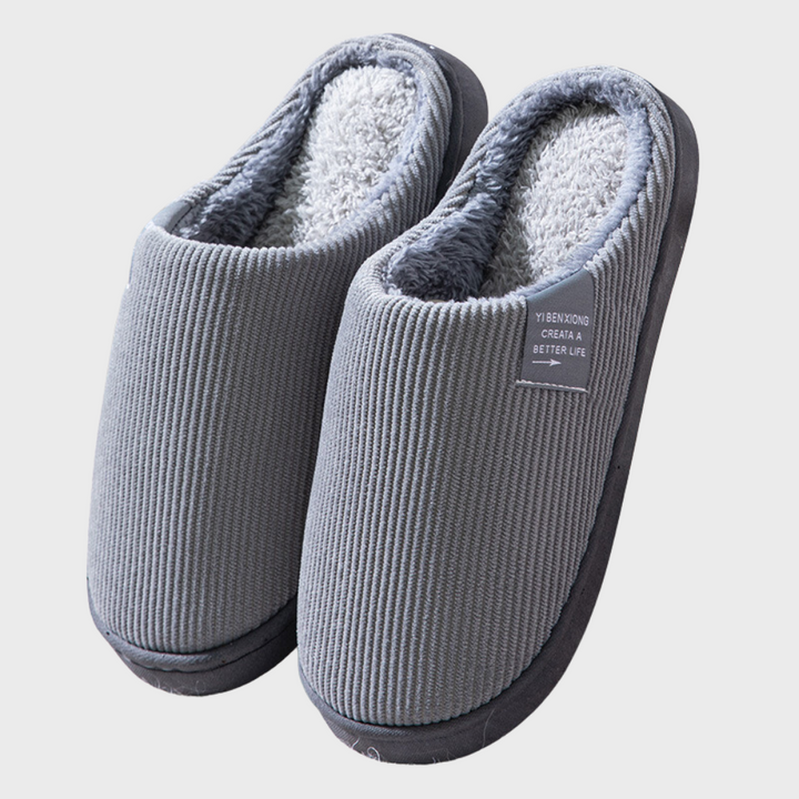 Weiche, bequeme Damen Pantoffeln, ideal als Schlupfschuhe für schnelle Gemütlichkeit im Haus.