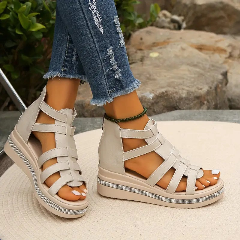 Vielseitige Damen Sandalen mit hohem Absatz. Elegante Damenschuhe für Freizeit und stilvolle Events.