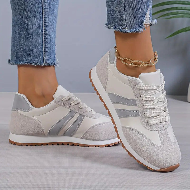 Damen Sneaker mit orthopädischer Dämpfung und Fußgewölbeunterstützung, ideal für bequemen Alltagskomfort.