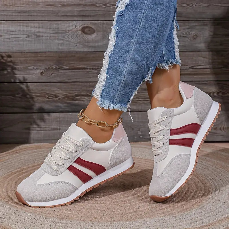 Leichte, atmungsaktive Damen Sneaker für Freizeit und Sport, mit stylischem Design und optimaler Dämpfung.