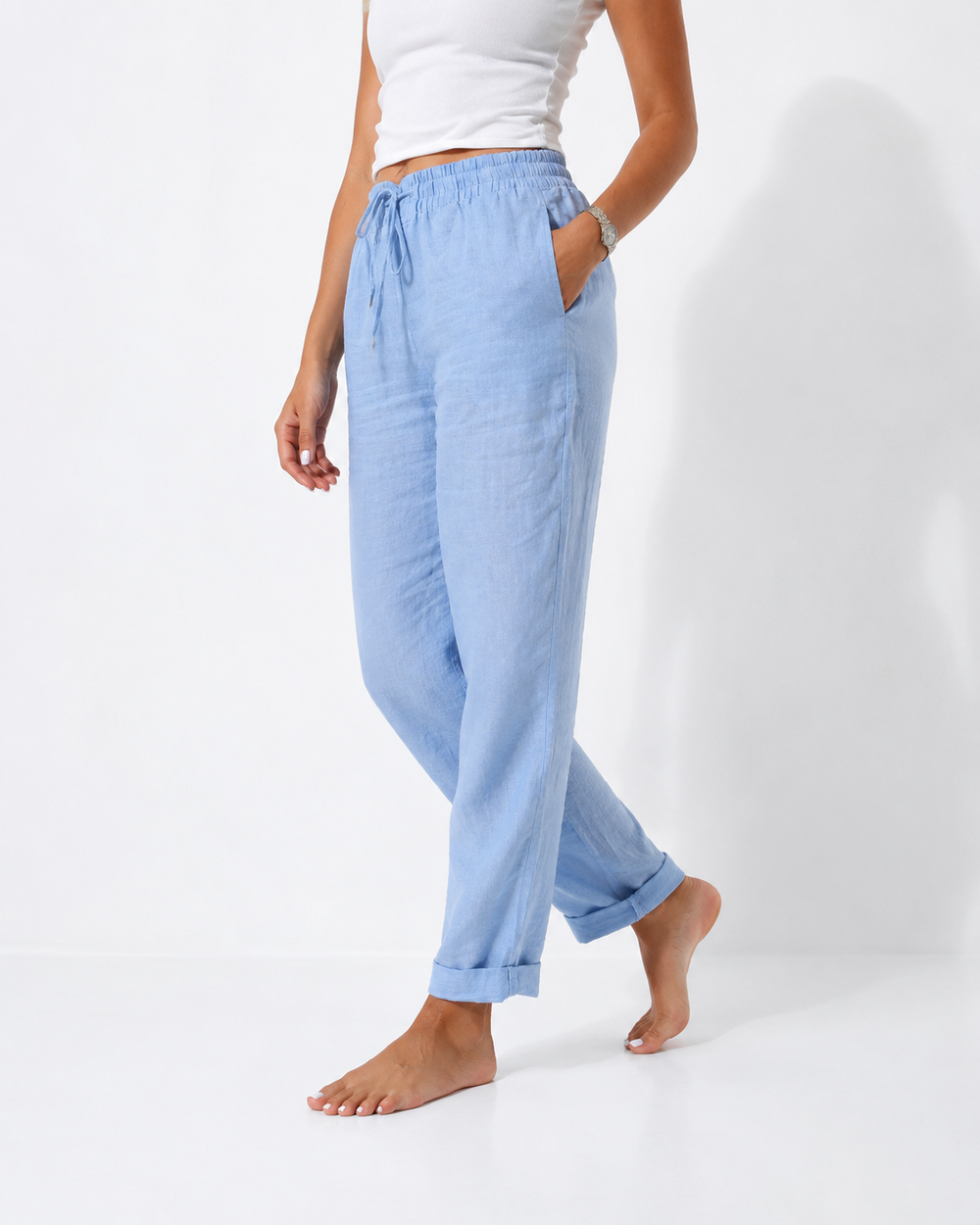 Elegante, weite Damenhose für den Sommer mit Gummizug. Vielseitige Freizeithose für jede Damengarderobe.