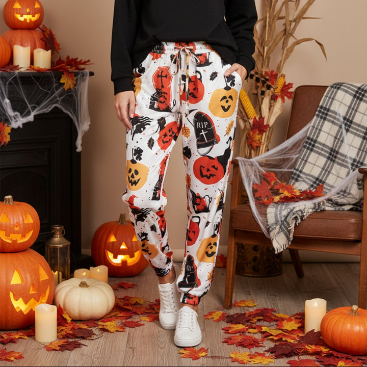 Locker sitzende Damen Jogginghose für Halloween, bedruckt mit lustigen Kürbissen und Gespenstern; ideal als Freizeithose.