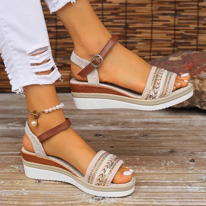 Bequeme CloudStep Damen Sandalen, flach und orthopädisch, bieten maximalen Komfort für gesunde Füße.