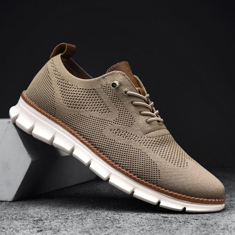 Schwarze Herren Sneaker, leicht & atmungsaktiv für täglichen Komfort. Perfekte Freizeitschuhe für den urbanen Alltag.
