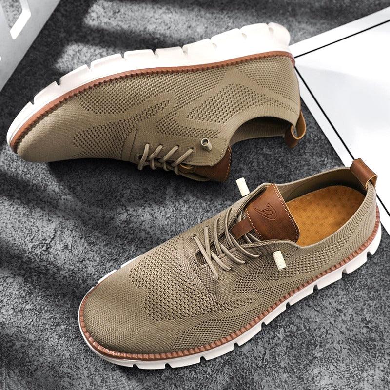 Detaillierte Ansicht der Schnürschuhe. Modische Herren Sneaker in Schwarz, atmungsaktiv & leicht für den Alltag.