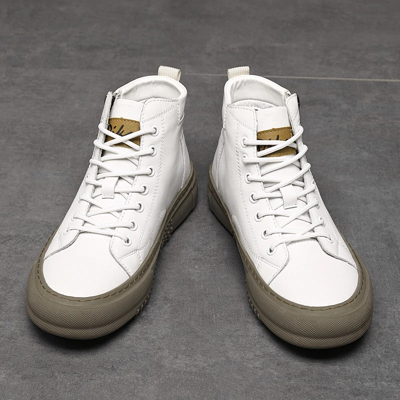 Vielseitige Herren High-Top Freizeitschuhe, weiß. Bequeme Schnürstiefel, gedämpft und robust für Herbst/Winter.
