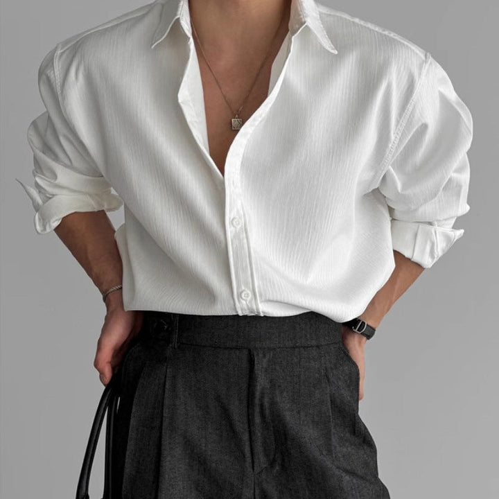 Modernes Herren Plissee Langarmhemd. Stilvoll, vielseitig für elegante Business- und Freizeitanlässe.