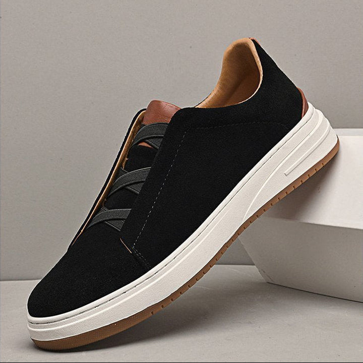 Stilvolle, minimalistische Herren Slip-On Freizeitschuhe. Atmungsaktives Obermaterial. Perfekt für Casual-Looks.