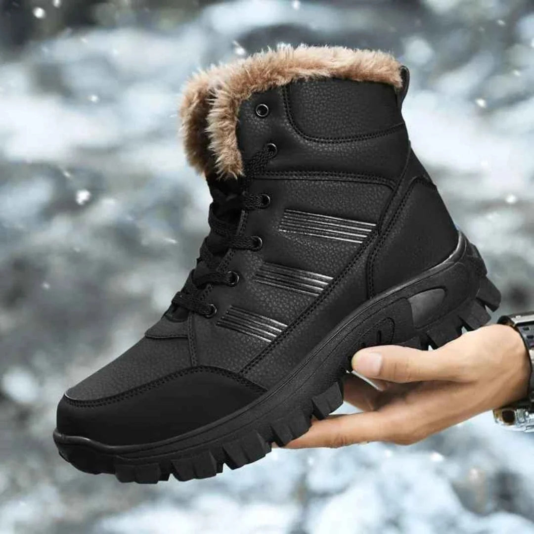 Gefütterte Damen Winterstiefel in Schwarz mit rutschfester Sohle. Perfekt für Schnee & Kälteschutz.