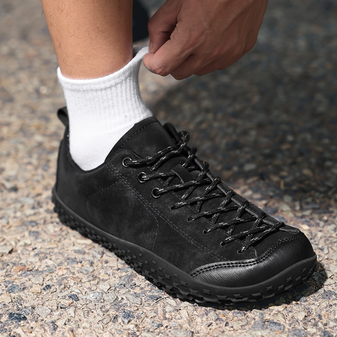 Ergonomisch geformter Herren-Wanderschuh, bietet Stabilität und Komfort auf langen Touren.
