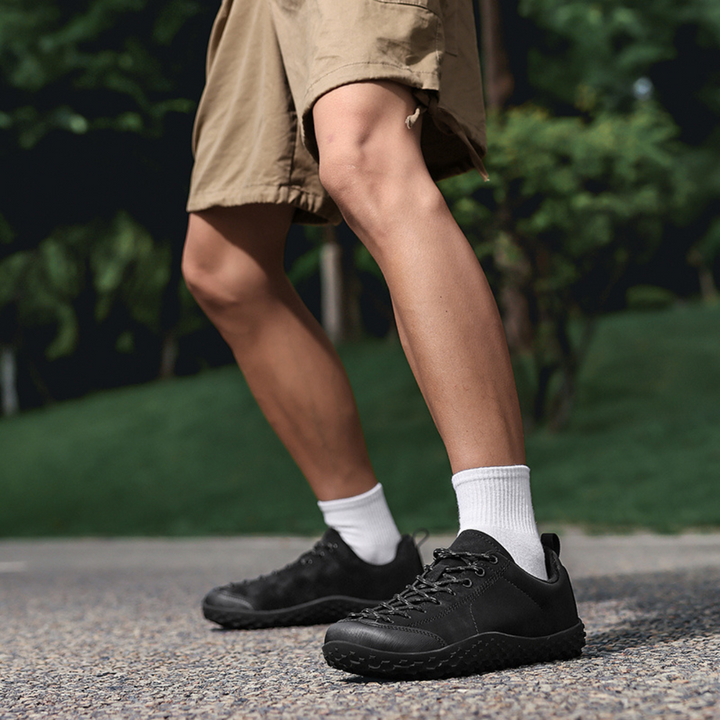 Stylischer Herren-Wanderschuh in modernem Design, robust und voll funktionstüchtig.