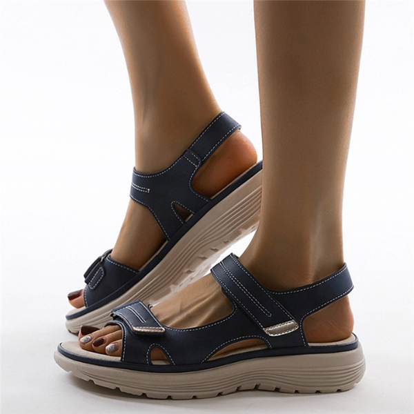 Leichte orthopädische Sandalen mit rutschfester Sohle; für Damen, bequemer Gang, Klettverschluss.