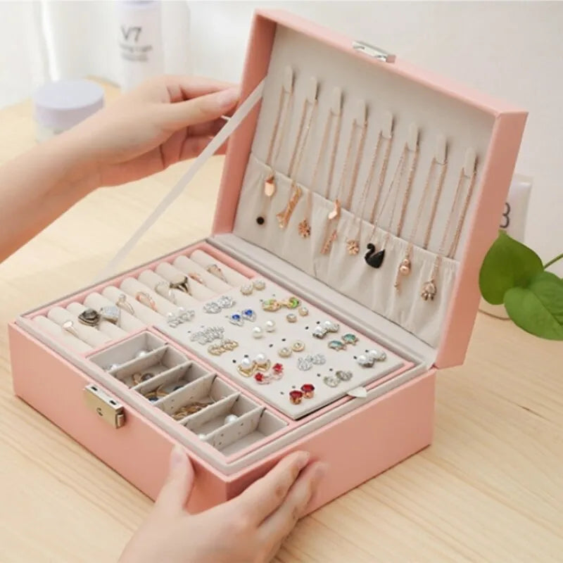 Schmuckkästchen doppellagig aus PU-Leder für Ketten, Ringe, Ohrringe und Armbänder – elegant & praktisch.
