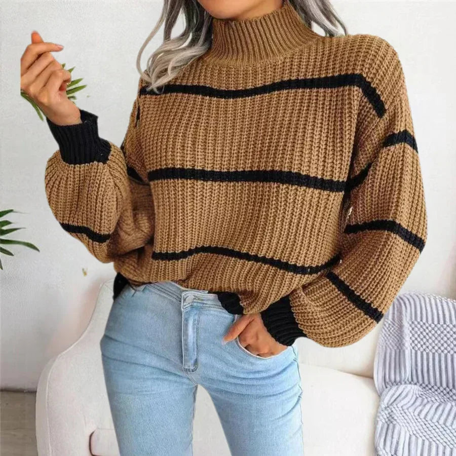 Nahaufnahme des eleganten Damen Pullovers, betont weiches Material und komfortablen Schnitt für Herbst/Winter.