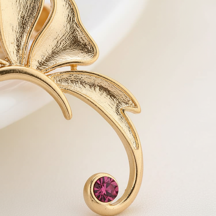 Zeitloser Edelmetall Ohrring in elegantem Design. Perfektes Accessoire für jede Dame.