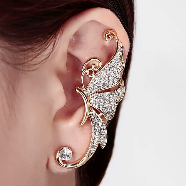 Moderner Edelmetall Ohrring für Damen. Ein elegantes und komfortables Accessoire, ideal für jeden Look.