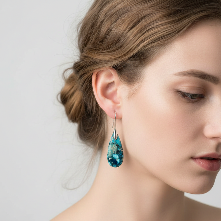Handgefertigte Kaiserjaspis Edelsteinohrringe. Dieser Naturstein-Schmuck steht für Stärke und zeitlose Eleganz.