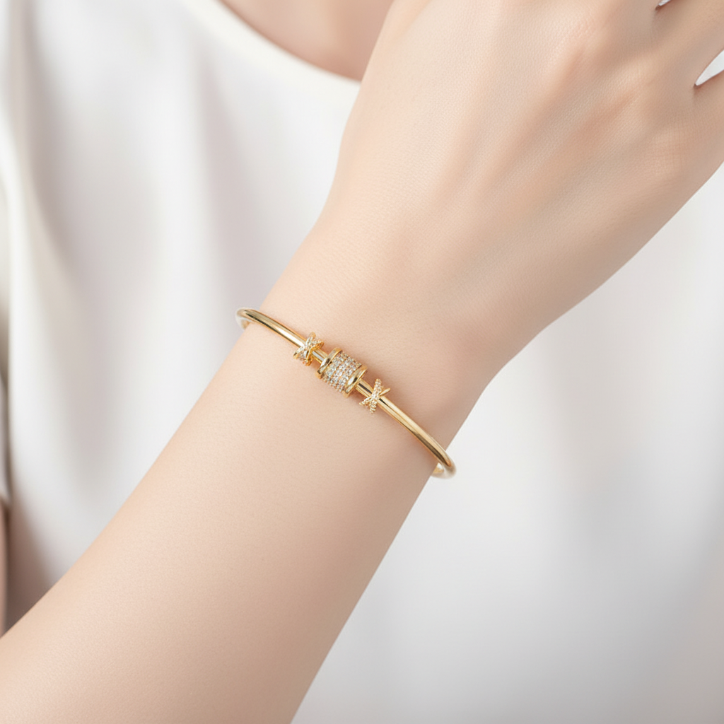 Hochwertiges, elegantes Damen Armband im zylindrischen Design, perfekt als verstellbares Geschenk.