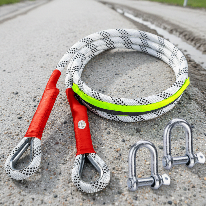 Elastisches Nylon Abschleppseil PullForce mit robusten Haken für sichere Kfz-Bergung.