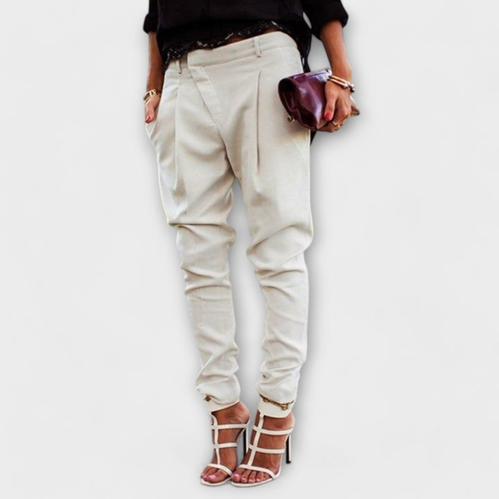 Elegante Damenhose in klassischem Schnitt, ideal für Business & Freizeit. Stilvoller Komfort für den Alltag.