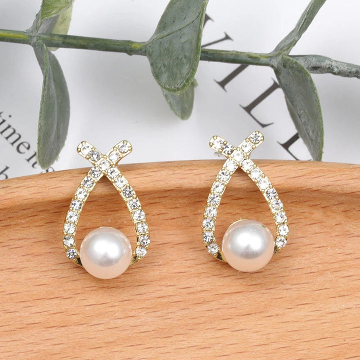 Hochwertige Perlenohrringe GlamourPearl für Frauen. Edler Damenschmuck, der jedes Outfit elegant aufwertet.