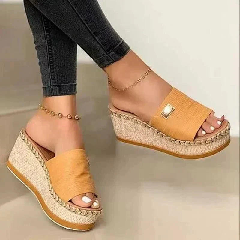 Leichte, stilvolle orthopädische Sandalen für Frauen, perfekt für Freizeit & lange Spaziergänge.