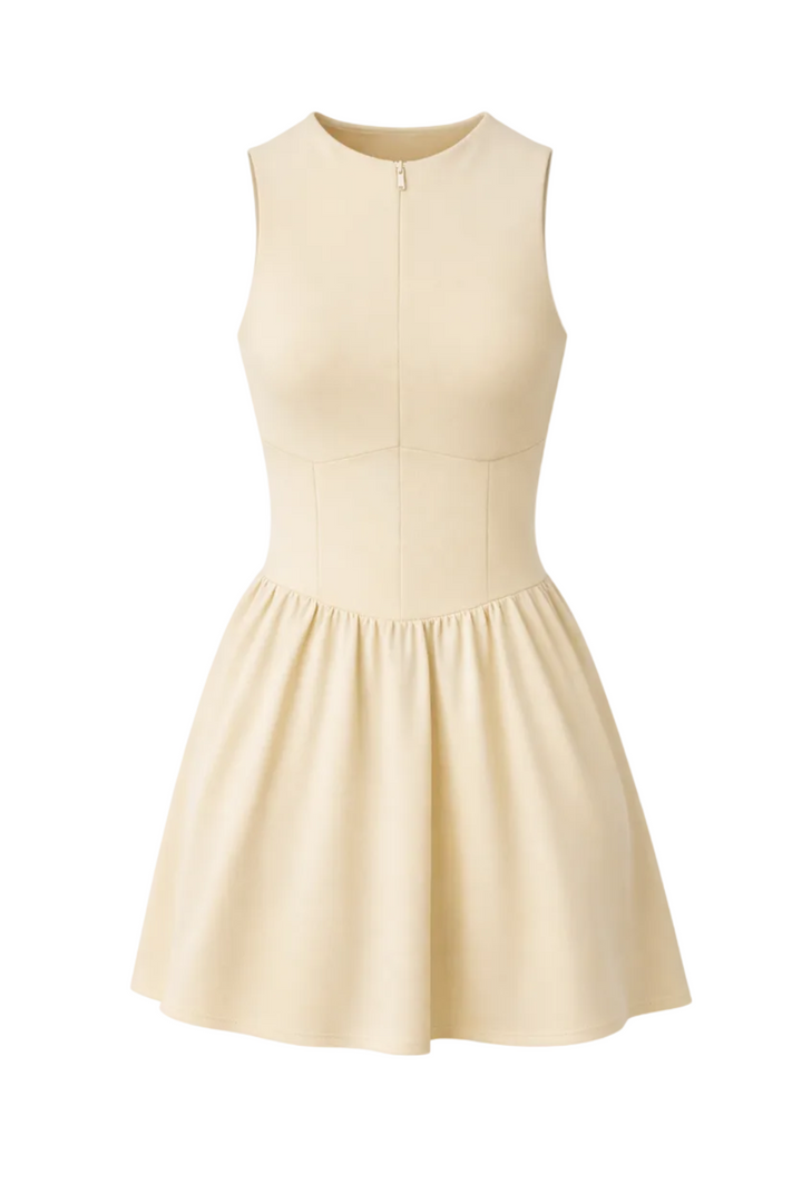 Modernes Damen Fitnesskleid mit integrierten Shorts & BH, optimal für intensive Workouts.