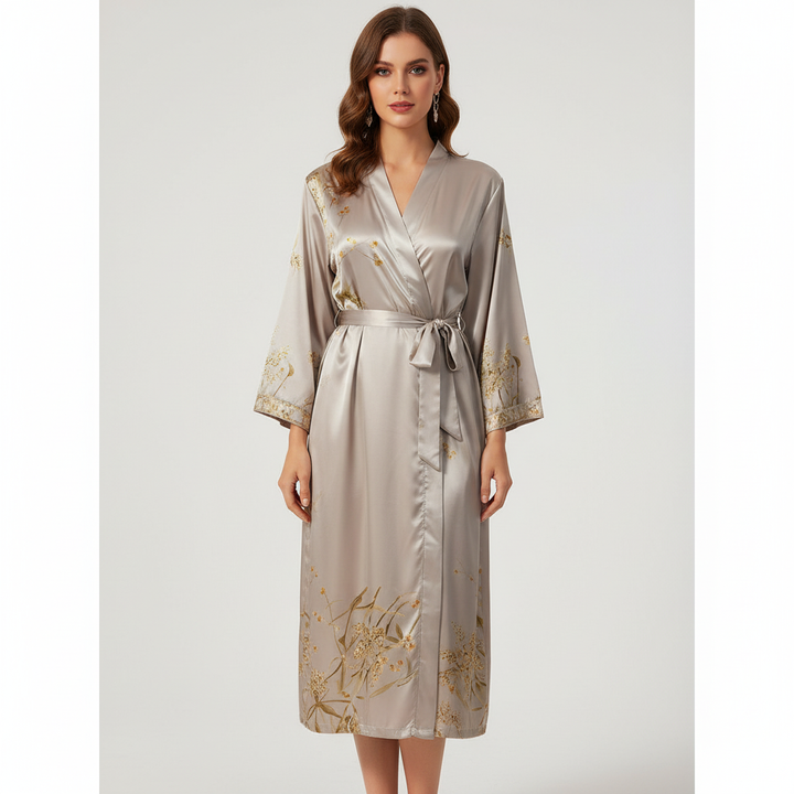Glänzender Lara Satin Damen Bademantel mit detailreichem, stilvollem Druckmuster. Perfekt für elegante Loungewear.