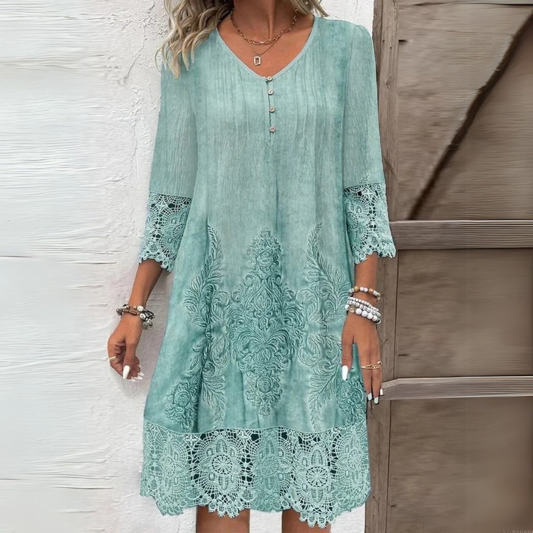 Feminin fließendes Damen Midikleid mit Blumenmuster, perfekt als stilvolles Freizeitkleid oder festliches Urlaubskleid.