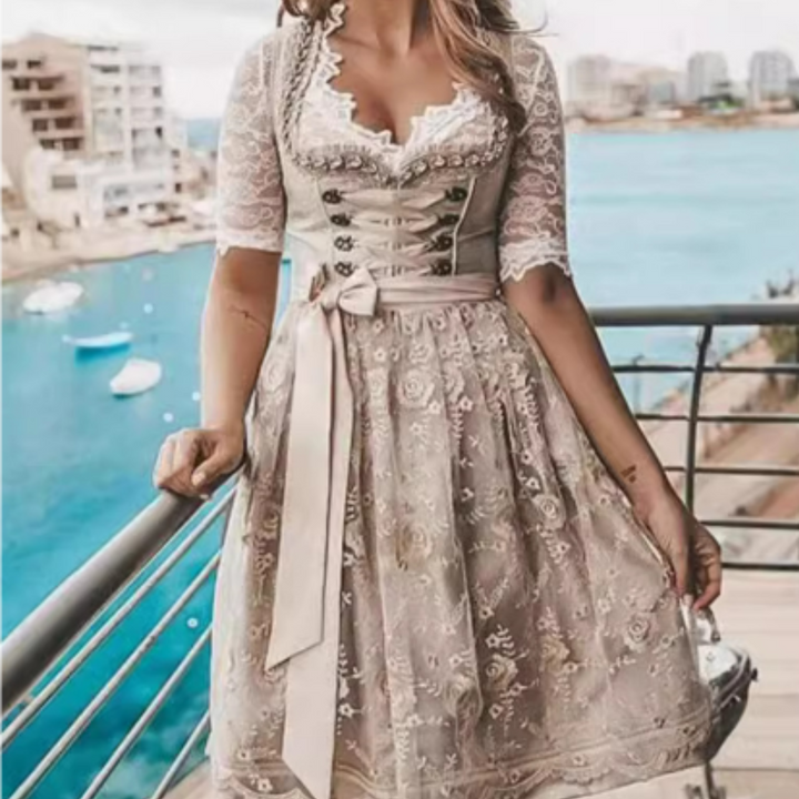 Elegantes Damen Dirndl Kleid für Oktoberfest & Trachtenfeste, traditionelle Trachtenmode für festliche Anlässe.