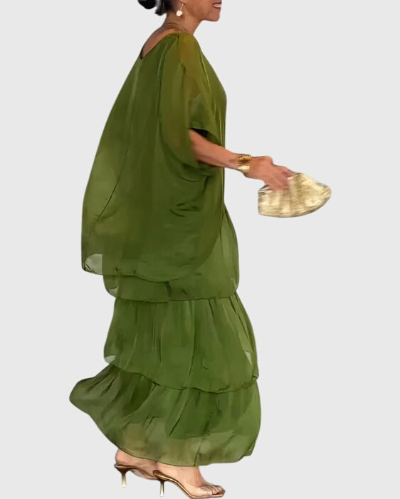 Frau trägt elegantes, langes Damen Maxikleid aus fließendem Stoff für Sommerfeste.