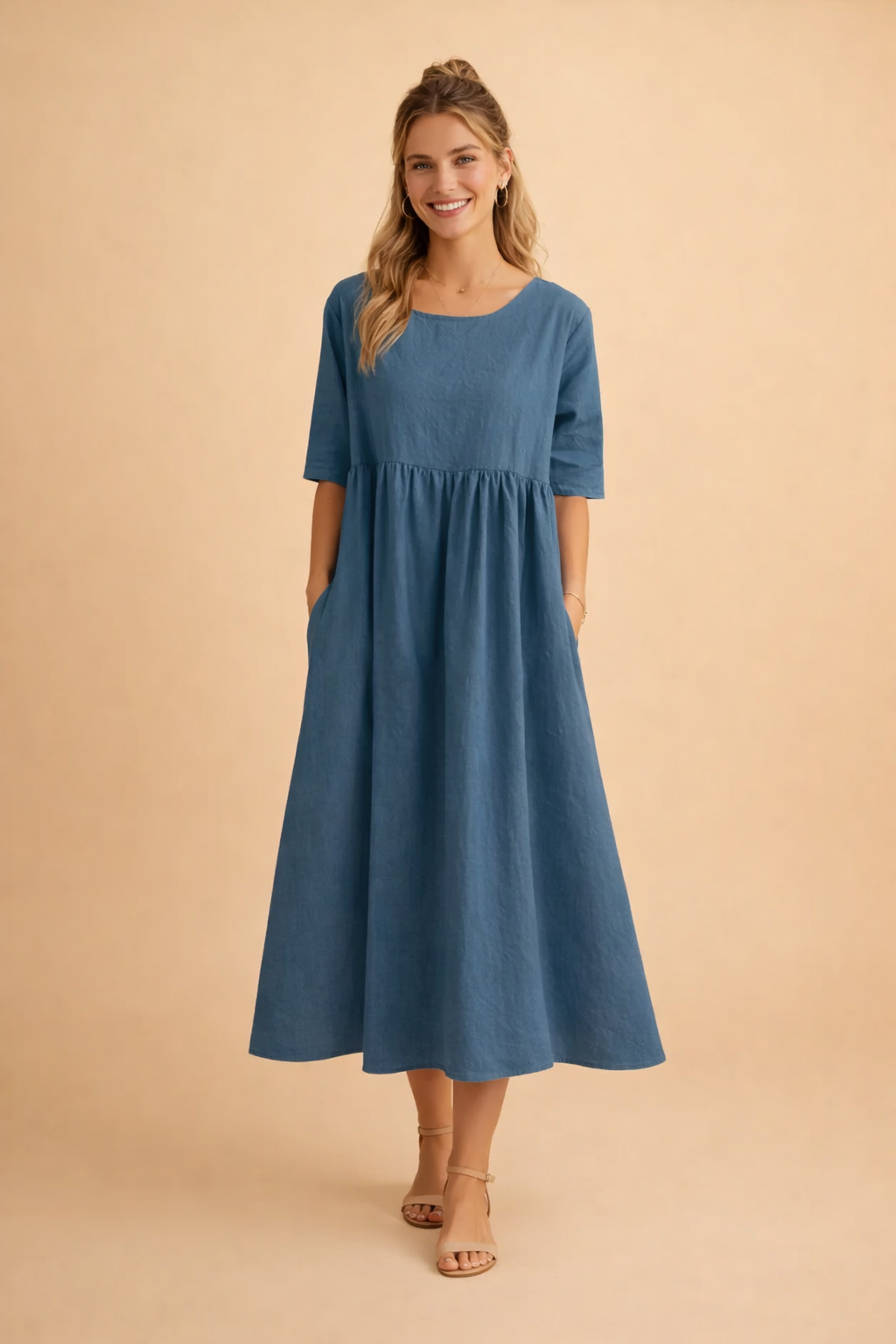 Stilvolles Sommerkleid für Frauen, knielang und elegant, mit modernem Faltendesign.