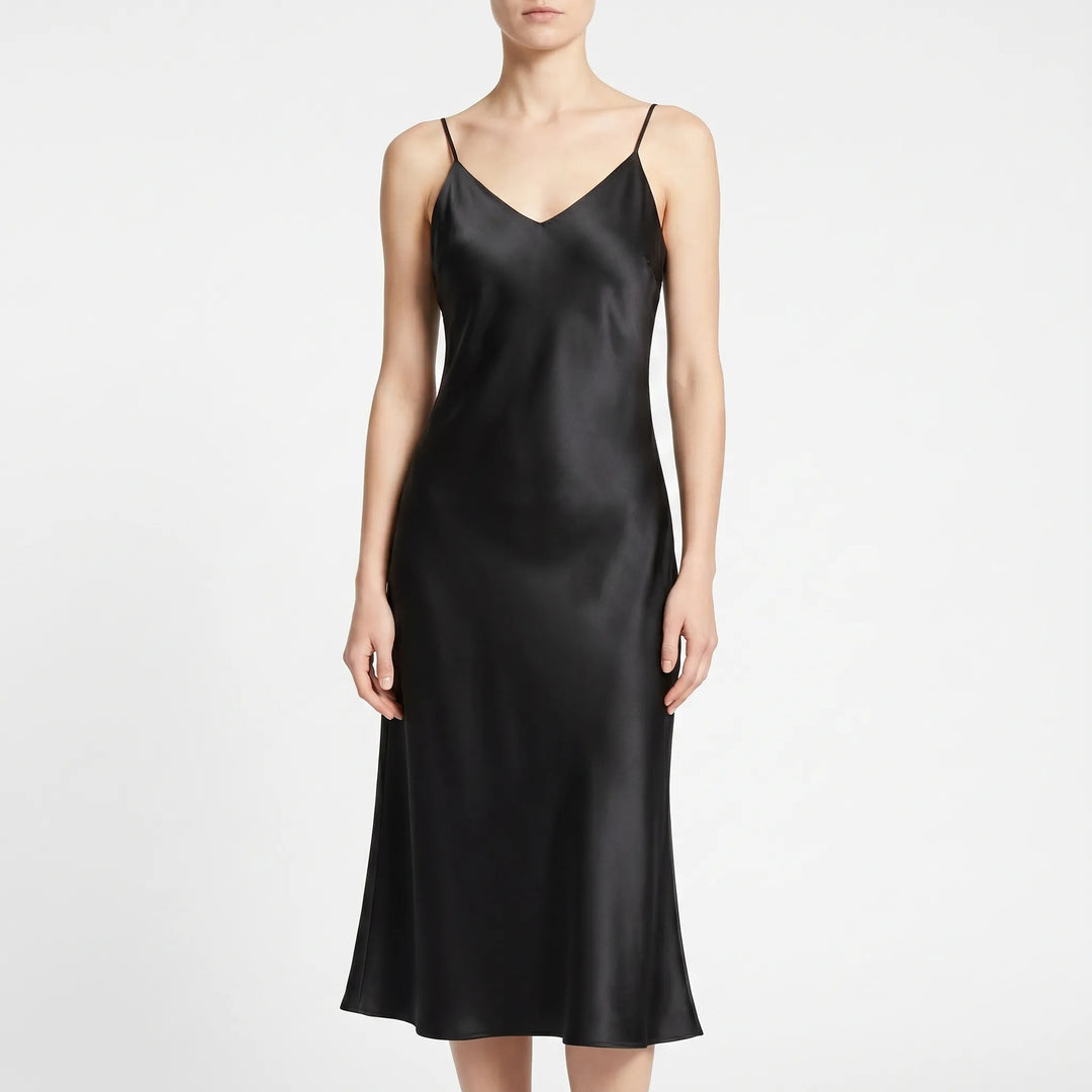 Feminines Damen Trägerkleid, knielang, aus fließendem Stoff. Ideales elegantes Freizeitkleid für Damen.