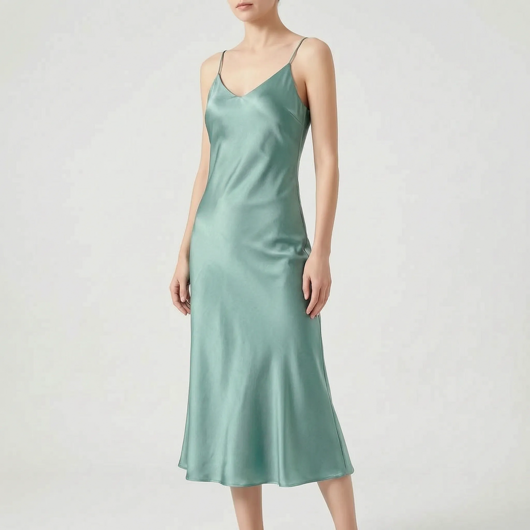 Zeitloses Damen Abendkleid, Midi-Länge, als Trägerkleid designt. Klassisch und schick für Feiern.