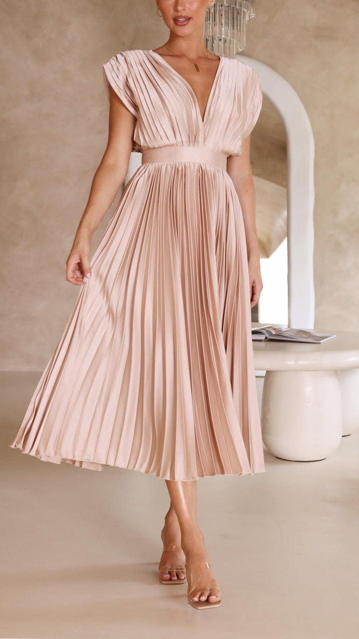 Atmungsaktives Damen Plissee Maxikleid, ideal als Sommerkleid. Elegantes Design, perfekt für festliche Anlässe.