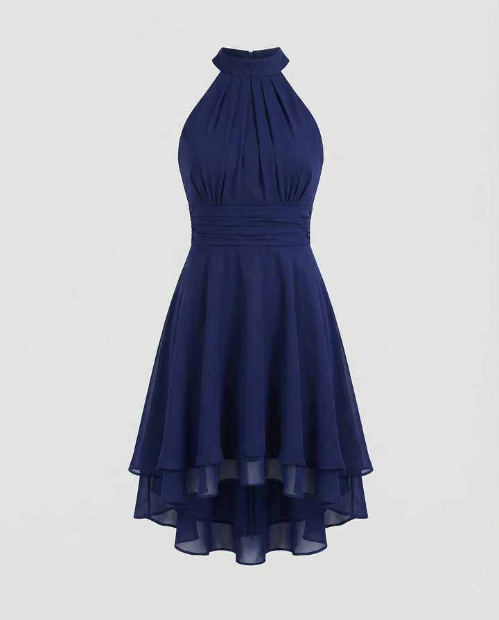 Seitenansicht: Modisches Damen Sommerkleid mit Rüschen. Ärmellos, A-Linie, vielseitig für Freizeit & Feste.