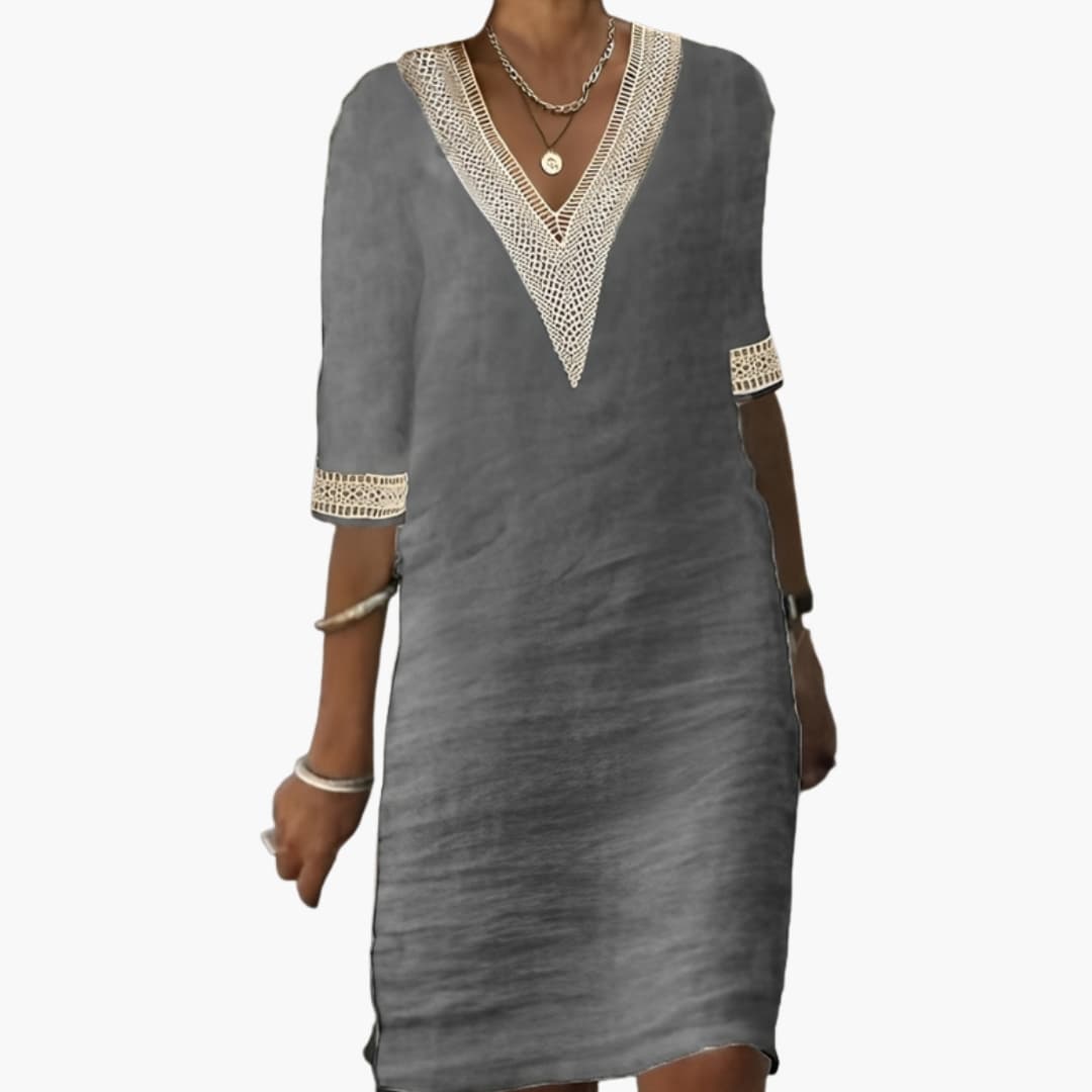 Komfortables knielanges Sommerkleid für Damen mit Rundhals-Ausschnitt und kurzen Ärmeln, ideal für warme Tage.