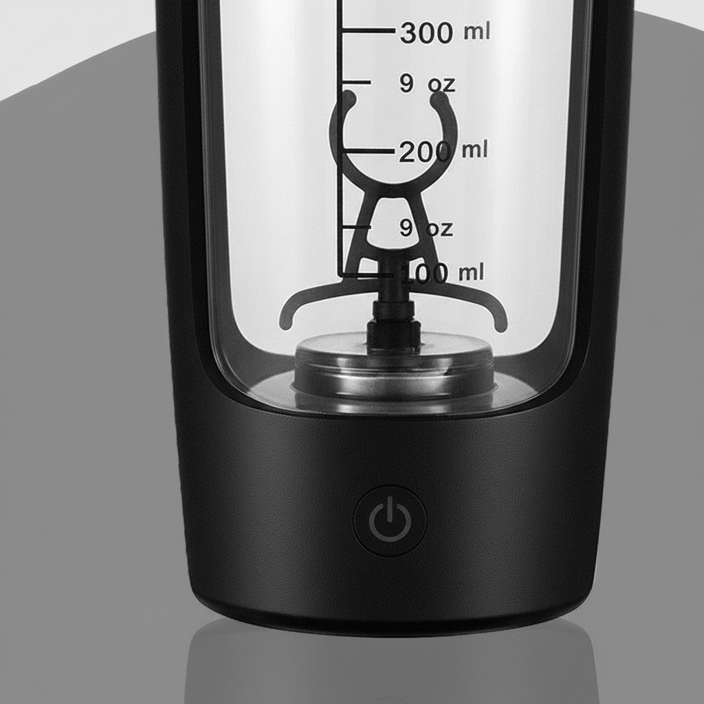 Kompakter, wiederaufladbarer elektrischer Trinkmixer für schnelle, cremige Proteinshakes unterwegs oder beim Sport.