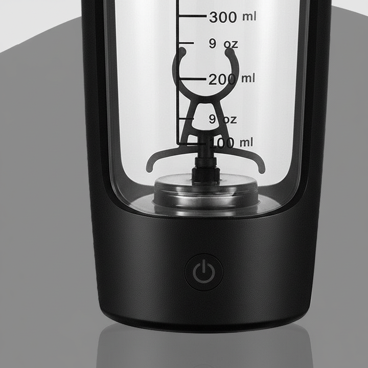 Kompakter, wiederaufladbarer elektrischer Trinkmixer für schnelle, cremige Proteinshakes unterwegs oder beim Sport.