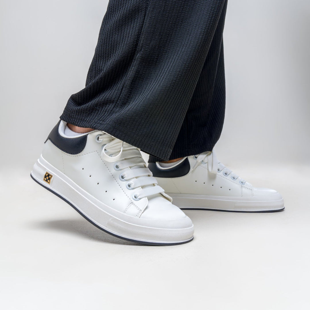 Schwarze Herren Freizeitschuhe, stylisch und ergonomisch, mit versteckter Erhöhung für Herrenmode.