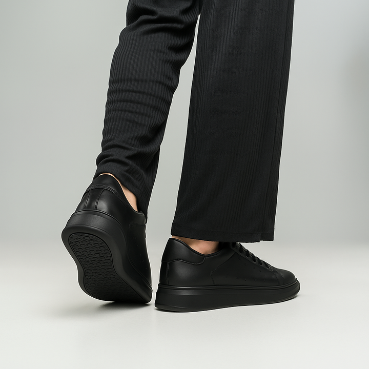 Herren Freizeitschuhe im Einsatz: Komfortable Erhöhungsschuhe für einen aktiven Lebensstil und Freizeit.