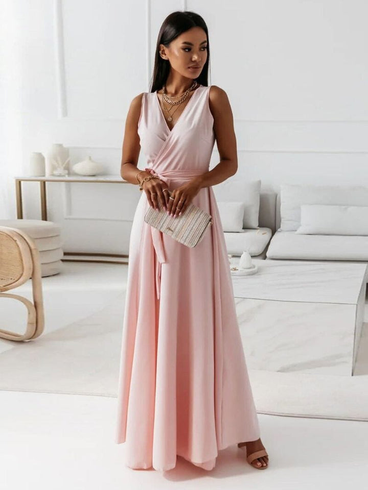 Schickes Damen Cocktailkleid im Maxi-Format mit V-Ausschnitt; ideal für elegante Partys und Sommer-Events.