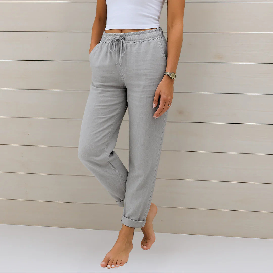 Vielseitige Damenmode Sommerhose mit Kordelzug, bequem geschnitten für entspannte Sommertage.