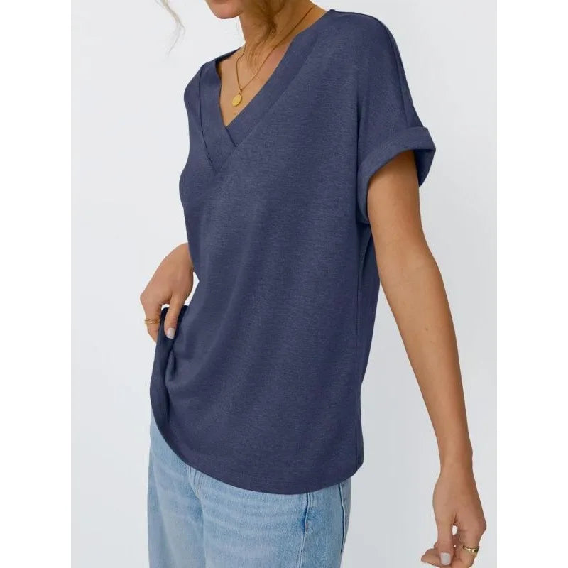 Locker geschnittenes Damen Longshirt in Übergröße, Basic-Stil mit V-Ausschnitt und kurzen Ärmeln.