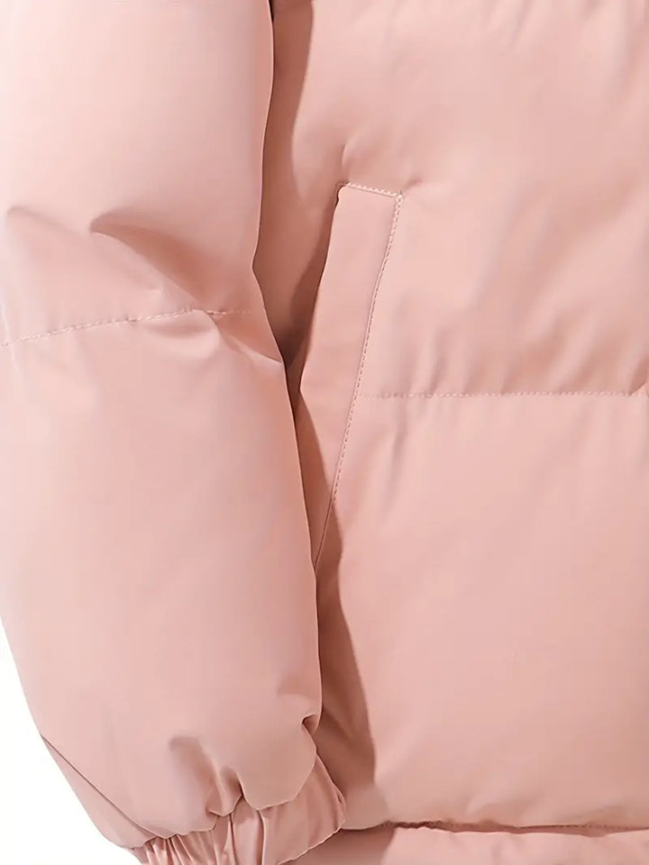 Beige Damen Winterjacke, gesteppt, zeitloser Schnitt, perfekt für kalte Tage.