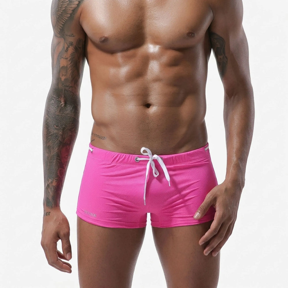 Stylischer Herren Badeslip, eng anliegend & schnelltrocknend, ideal für Strand, Pool und Wassersport.