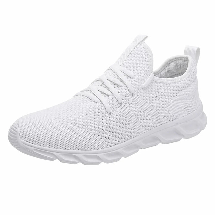 Detailansicht des atmungsaktiven Obermaterials eines leichten Herren-Sneakers. Optimal für warme Sommertage.
