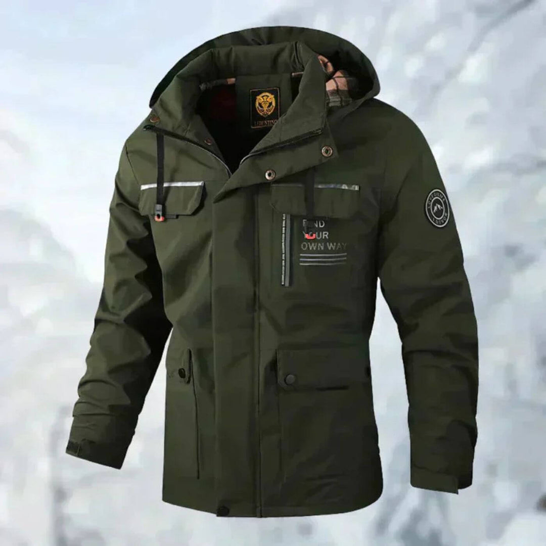 Moderne Herren Outdoorjacke, sportlich-elegant, wasserdicht & winddicht, perfekt für urbane Abenteuer & Wanderungen.